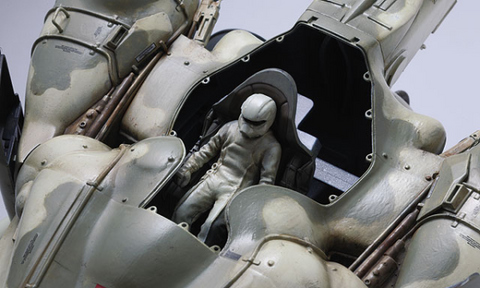 A Maschinen Krieger 1:35 LUNADIVER STINGRAY priced at $79.99 available from Echelon Hobbies